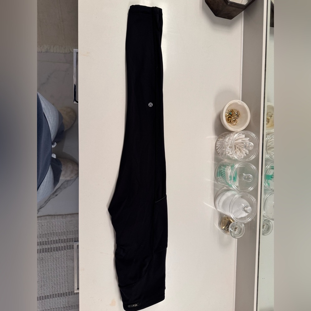 Lululemon leggings
Tag missing but small 2-4 sizing 
Used 
Minimal pilling